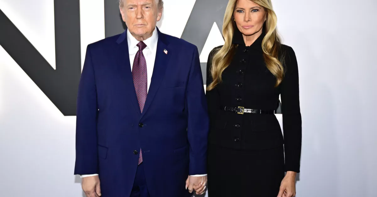 Трамп псує настрій? На нових фото з першою леді США помітили дивну деталь