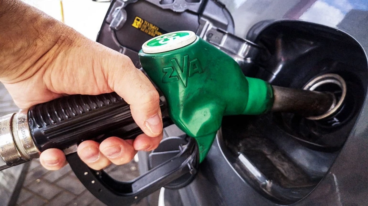 Бензин дорожчає, але є нюанс — як зміняться ціни на таксі в Україні