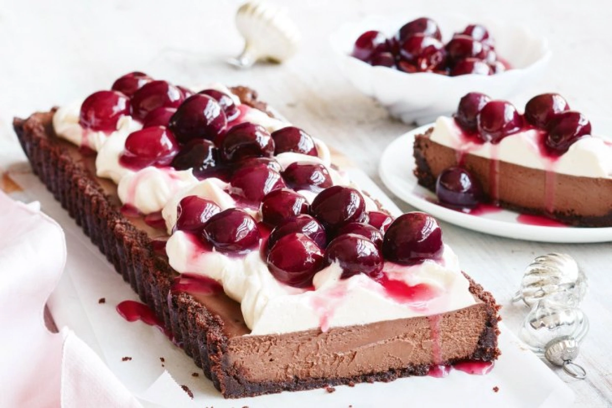 Молочний десерт із ягідною кислинкою: швидкий рецепт, що рятує вечір