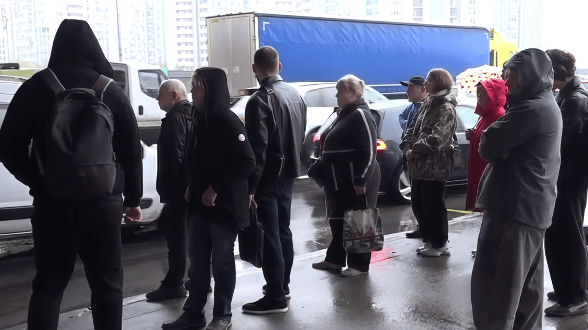 Київ скували затори біля Південного мосту — рух ускладнено