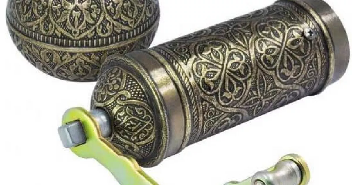 Старі, але надійні: чому досі користуються радянськими кавомолками