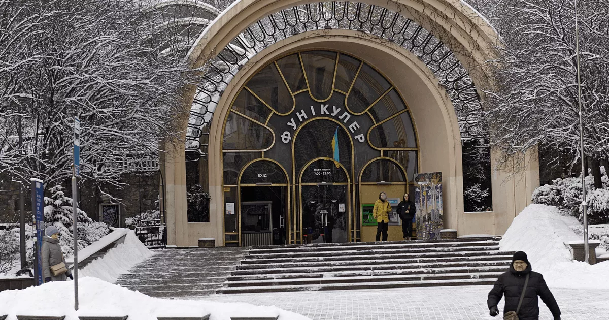 Чому вхід у київський фунікулер був через під’їзд житлового будинку