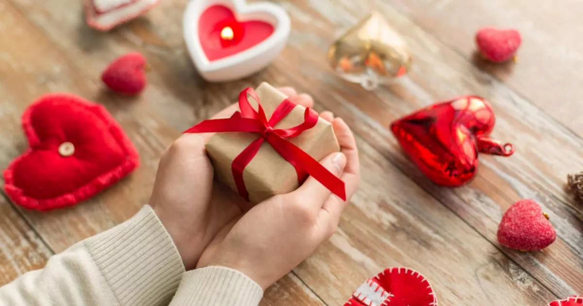 Подарунок до 800 грн: українці підказали несподівані ідеї для коханої на 14 лютого