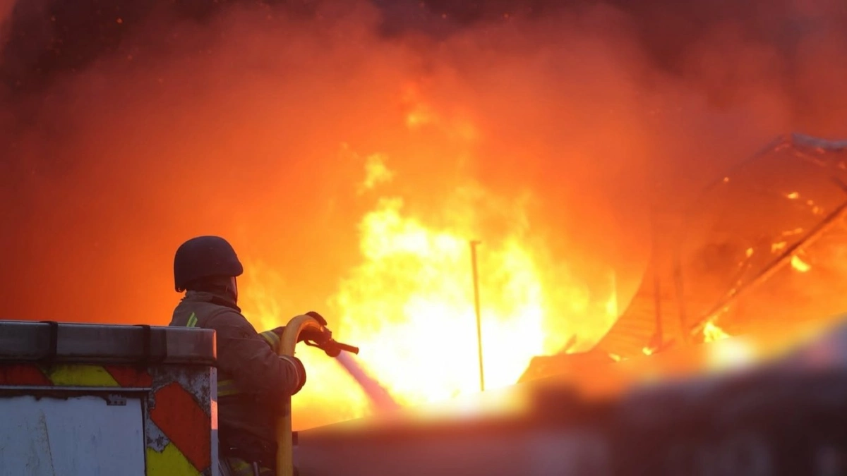 Росія вдарила по підприємству на Київщині: є загиблий і поранені