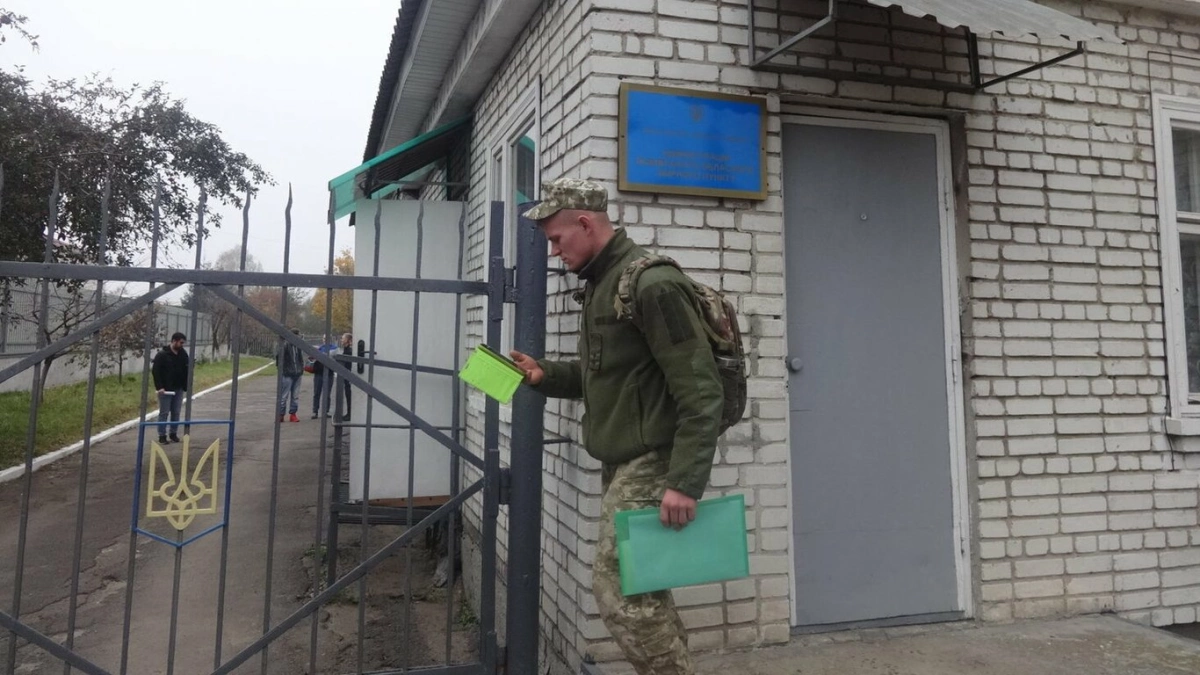 Смерть чоловіка у збірному пункті: що заявили в ТЦК