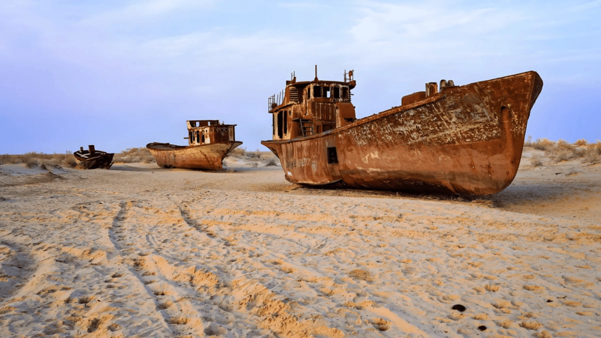 Кораблі посеред пустелі: як висихання Аральського моря знищило Муйнак