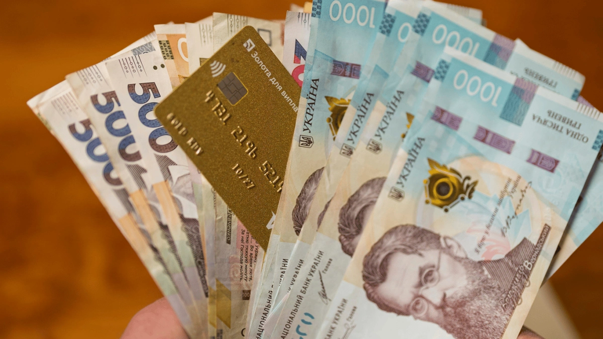 Шахраї перевипустили SIM-картку й набрали кредитів на 88,8 тис. грн: що вирішив суд