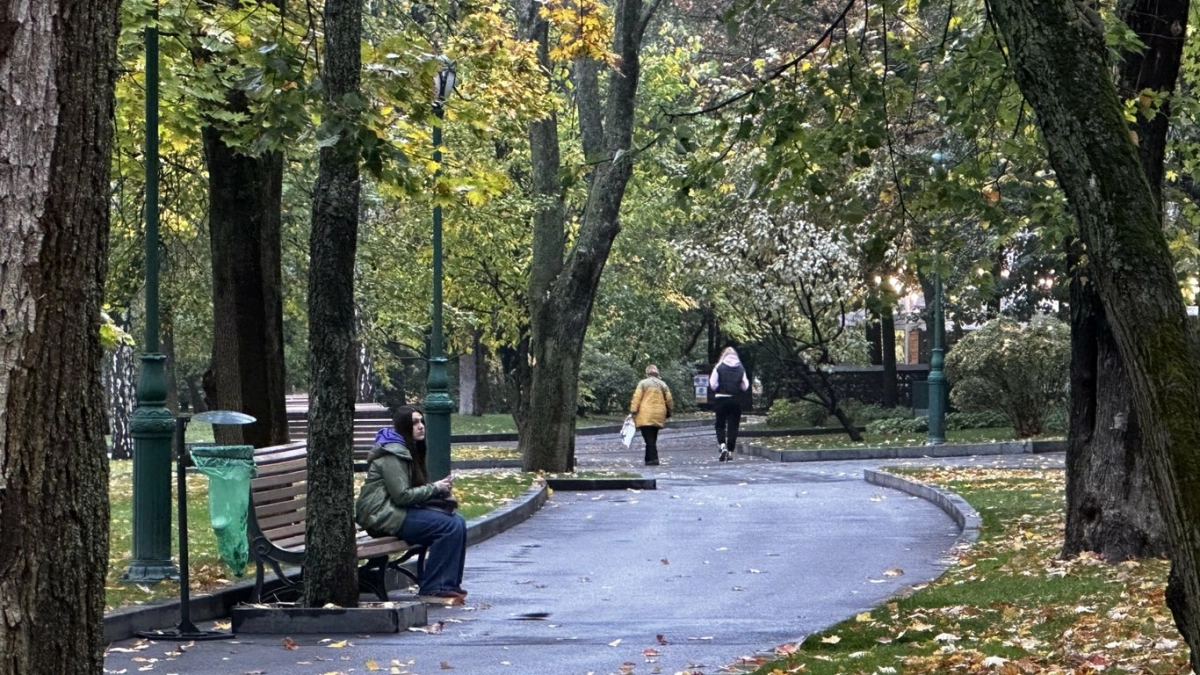 Цієї ночі Україна переведе годинники: як зміниться час і коли спати довше