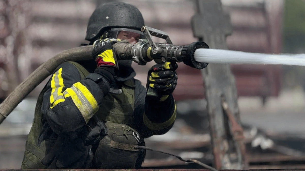 Росія вдарила по Запоріжжю вночі: двоє постраждалих, є руйнування
