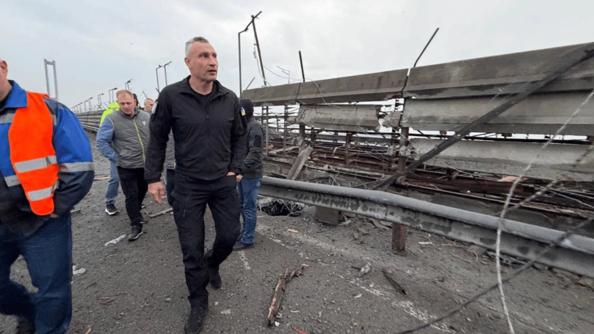 Південний міст у Києві закрили після удару: метро не їде до «Червоного хутора»