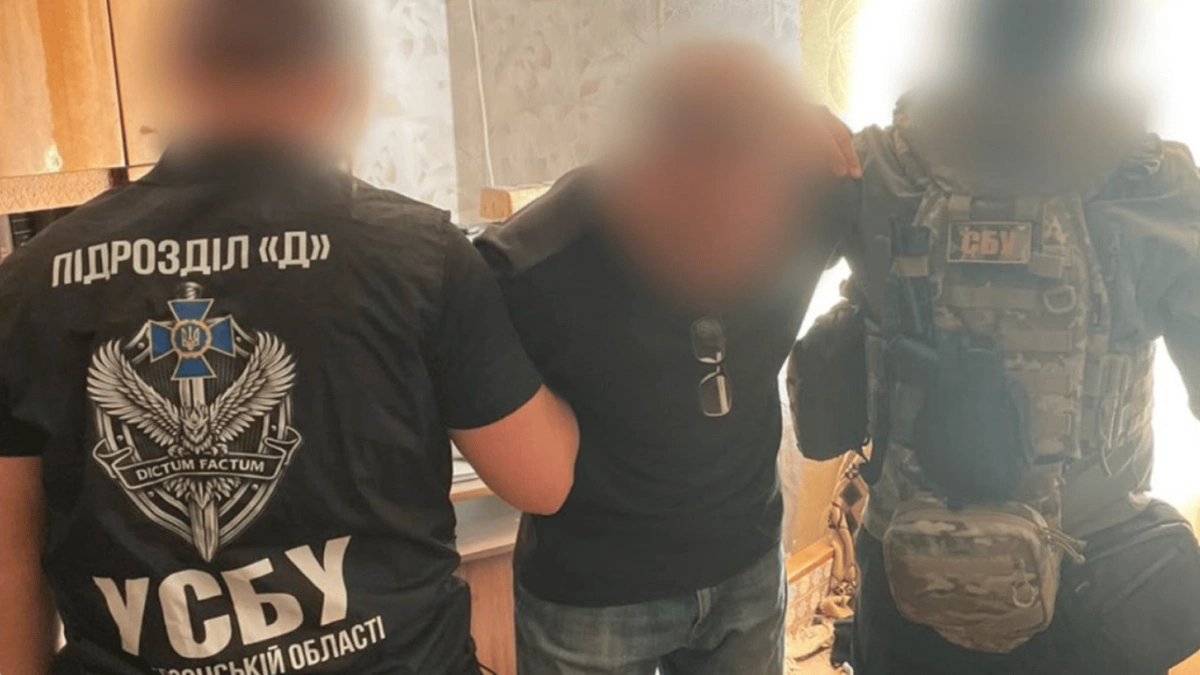 СБУ затримала двох колаборантів, які працювали на РФ під час окупації Херсона