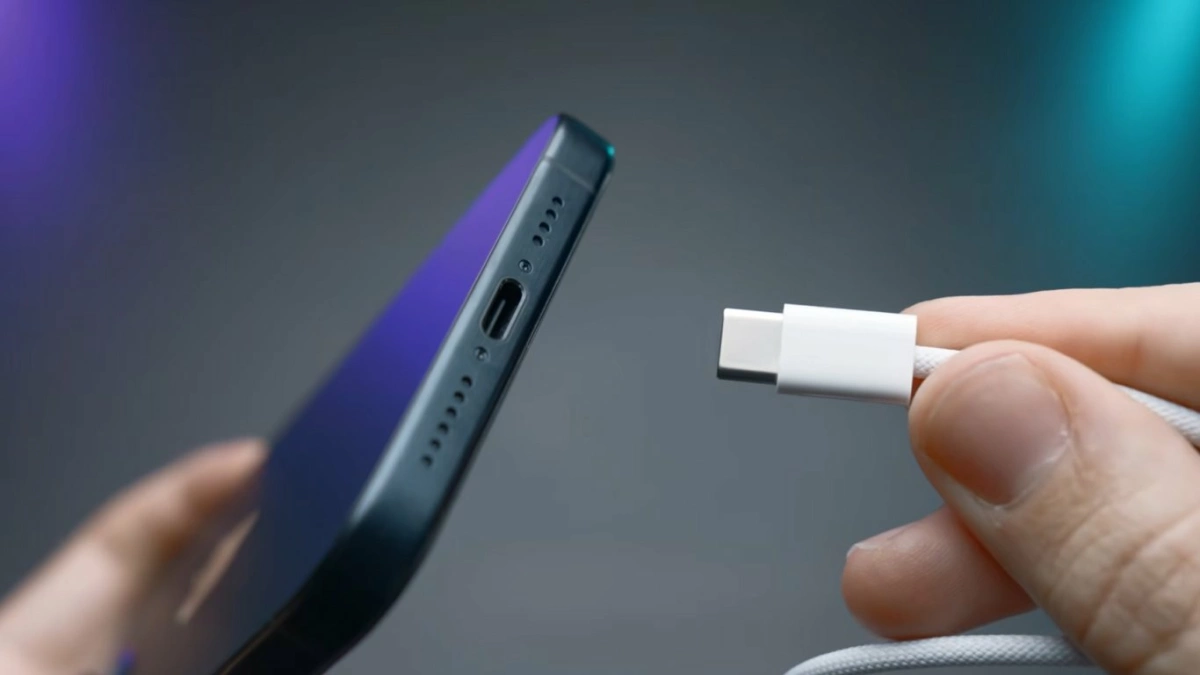 Телефон чи розетка: Huawei пояснила, як правильно починати заряджання