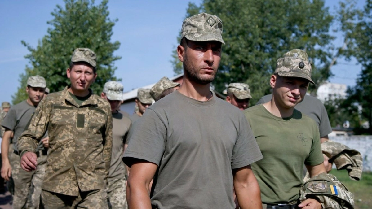 Довічно засуджені не зможуть потрапити до ЗСУ через УДЗ: рішення КСУ