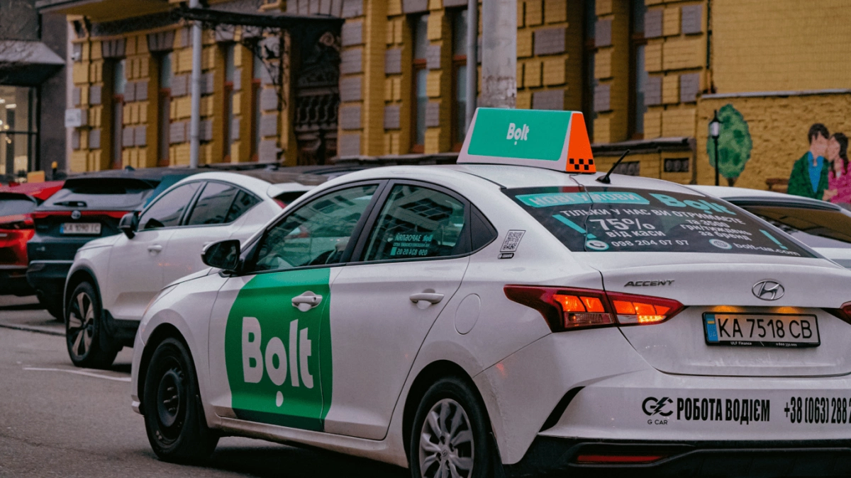 Таксі в Києві злетіло до 1599 грн: скільки коштує поїздка через транспортний колапс