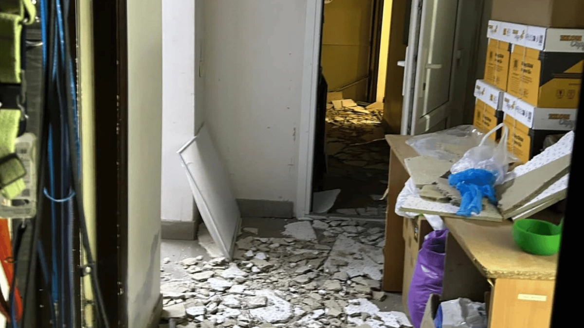 Російський дрон влучив у ветцентр у Чернігові: троє поранених, понад 100 тварин врятували