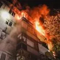 Вигоріли 3 поверхи: що відомо про наслідки попадання дрона в будинок у Харкові (оновлено)