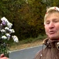 «Щоб усі повернулися додому»: українка зі сльозами зустріла 270 звільнених із полону