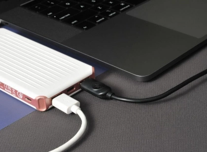 Як зарядити ноутбук без станції — українці засипали ідеями