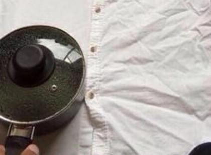 Як за 2 хвилини погладити одяг без електрики: українка показала трюк з каструлею