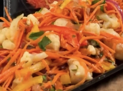 За вуха не відтягнеш: вітамінний салат по-корейськи, поки овочі по копійці в «АТБ»