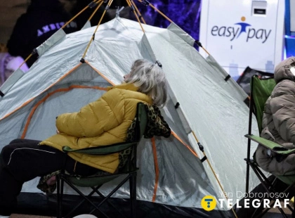 У масках для сну й із палатками: як кияни ховалися в метро під час масованої атаки — репортаж
