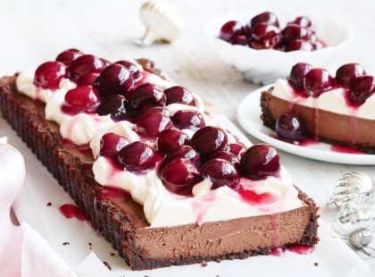 Молочний десерт із ягідною кислинкою: швидкий рецепт, що рятує вечір