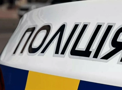 Жінка кинула камінь у працівника ТЦК, але влучила в авто поліції: чим завершився конфлікт у Славуті