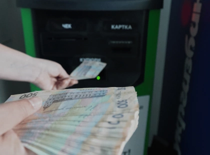 Скільки грошей можна внести на картку через термінал: ліміти банків і EasyPay