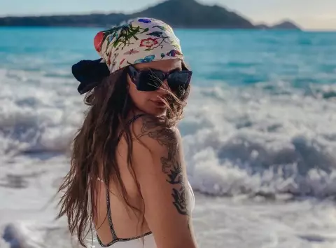 «Нова я!» — схудла Заріцька вразила фігурою на пляжі та отримала шквал компліментів