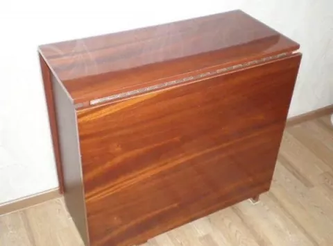 Стіл-тумба з СРСР: як радянський дизайн став вічним і хто його створив