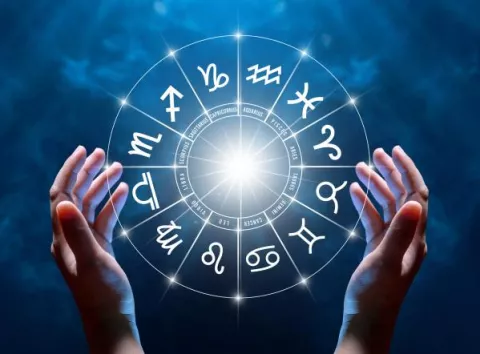 Гороскоп на 6 лютого: гармонія в родині у Раків, заслужений успіх у Козерогів