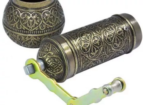 Старі, але надійні: чому досі користуються радянськими кавомолками