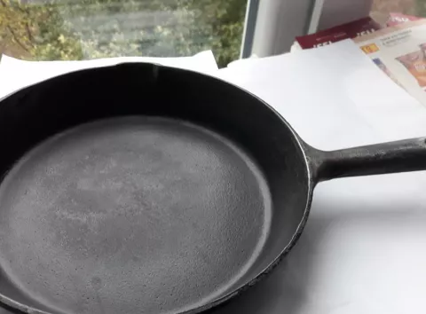 Радянські чавунні сковорідки досі в моді: чому їх обирають і сьогодні
