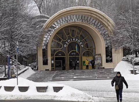 Чому вхід у київський фунікулер був через під’їзд житлового будинку