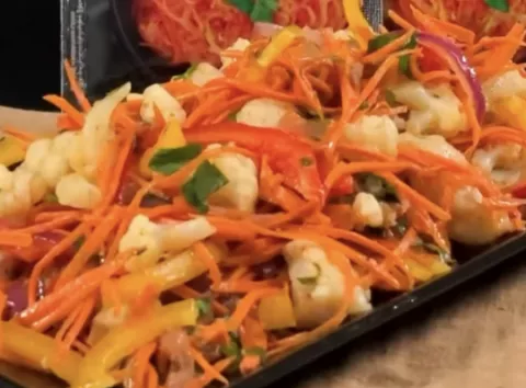 За вуха не відтягнеш: вітамінний салат по-корейськи, поки овочі по копійці в «АТБ»