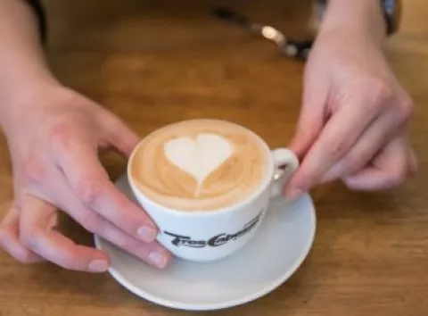 Улюблений напій українців знову подорожчав: скільки коштує кава у лютому 2026