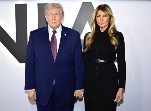 Трамп псує настрій? На нових фото з першою леді США помітили дивну деталь