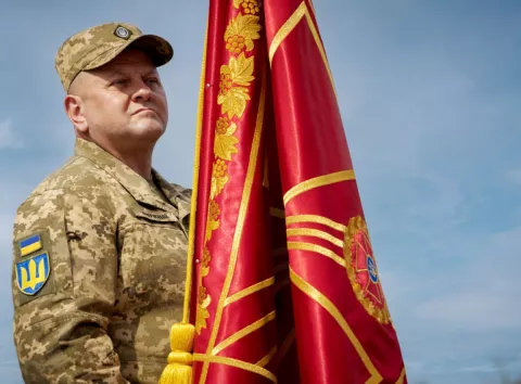 Мама була касиркою, батько — офіцер: що відомо про батьків Залужного