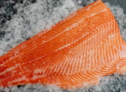 У Харкові магазини радують: червона риба до 35% дешевше — де купити