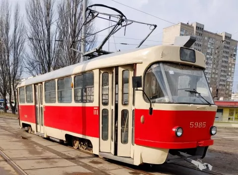 Потіють руки й постійний стрес: трамвайник розвінчав міф про «легку» роботу на рейках